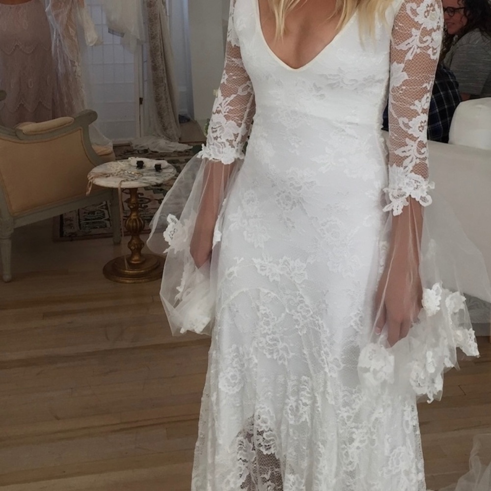 Grace loves lace wedding gown